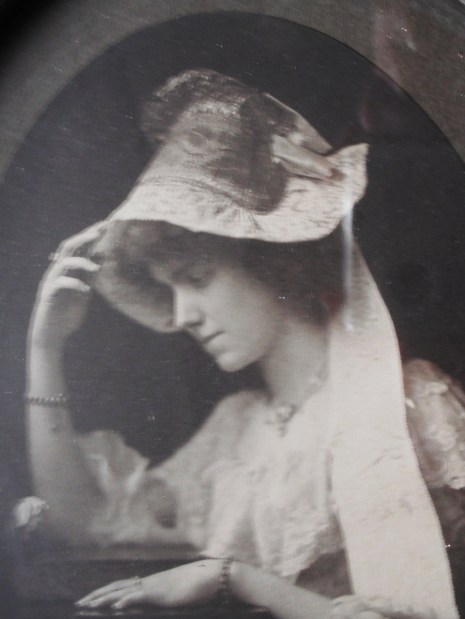 believed-to-be-a-photographers-prop-3